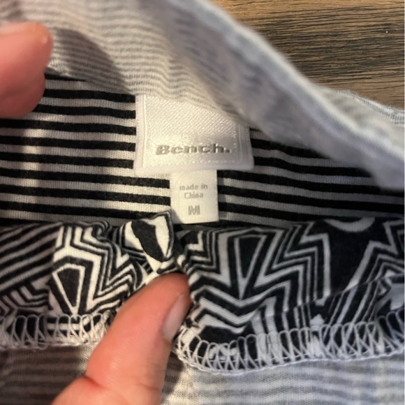 Bench - size M, casual/atheltic, patterned white and grey skirt. - Picture 3 of 4